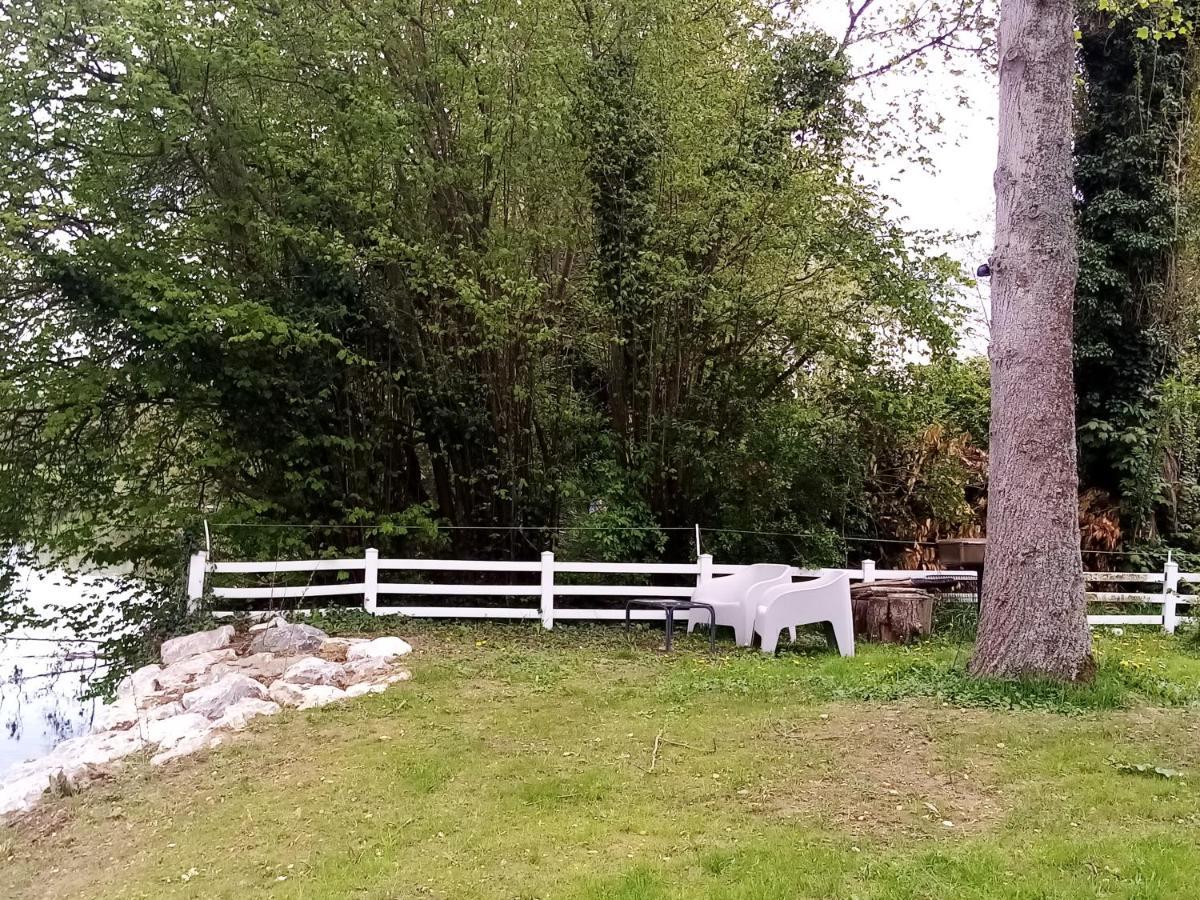 Havre De Paix Au Bords De L'Eure - Divers Hebergements Garennes-sur-Eure Exterior photo